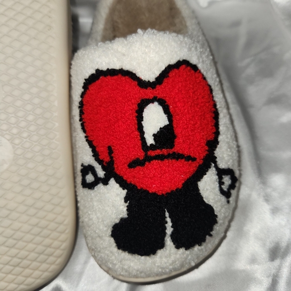 Red Bad Bunny Heart Slippers | Sz 7 - Picture 3 of 5